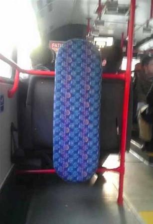 Otobslerdeki bu blm sizin yaslanarak rahat yolculuk etmeniz iin tasarlanmamtr.