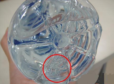 7 ise dier rnleri iaret etmektedir. Bunlar birden altya kadar kullanlan plastiklerin dnda kalanlardr. Yemek saklama kaplar ve baz pet ielerde bulunur, kullanlmas olduka zararldr.