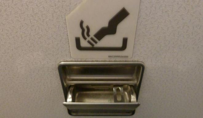 Uaklarda sigara imek yasak olmasna ramen, tuvaletlerde neden kl tablas var?