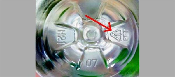 3 rakam PVC polivinil klorid iermektedir. Stre folyo, d mekanda kullanlan eyalar, plastik pipo, zemin malzemesi, du perdeleri, effaf ve kabartmal plastik ambalajlarda kullanlr, zararldr.