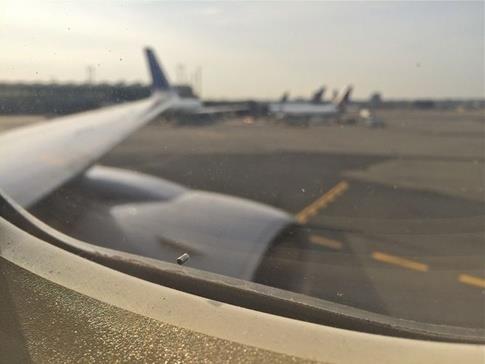 Uak penceresinde bulunan, grmekte bile zorlandnz bu delik sayesinde kabin iindeki basn dengeleniyor.