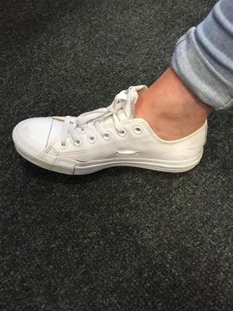 te size ayakta normalinden ok daha sk duran bir ayakkab.