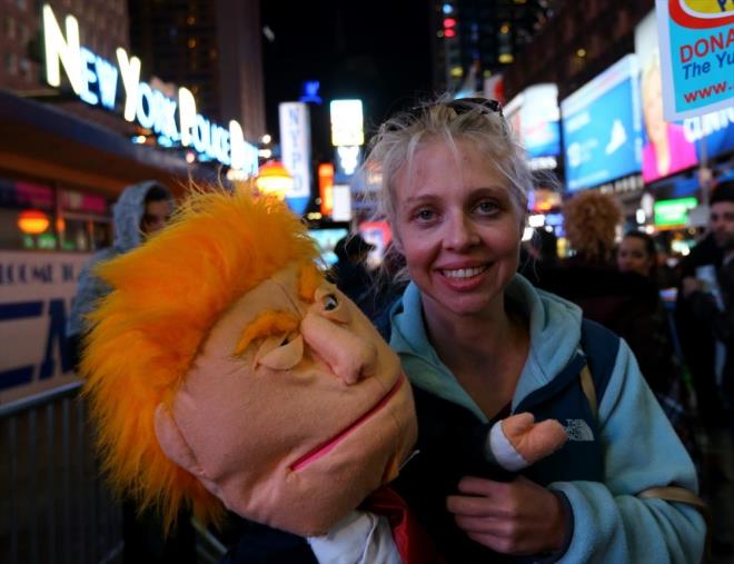 TRUMP GLEN'N ADES HAKKINDA NE DNYOR?  <br>  Ankara ile Washington arasnda son dnemde yaanan gerginliklerin banda, 15 Temmuz darbe giriiminde ABD'nin rol oynadna dair iddia ve Fetullah Glen'in iadesine ilikin gelimeler geldi.    Marc Pierini, "Trkiye'nin Glen'in iadesi talebi konusu ABD'nin yeni bakannn kim olacayla ilgili deil. Bu, ilgili kiinin temyizini de ierecek ekilde doal seyrini izleyecek bir yarg srecidir. Bu sre de, yeni bakann grev sresinin en az yarsna kadar devam edecektir" diyor.