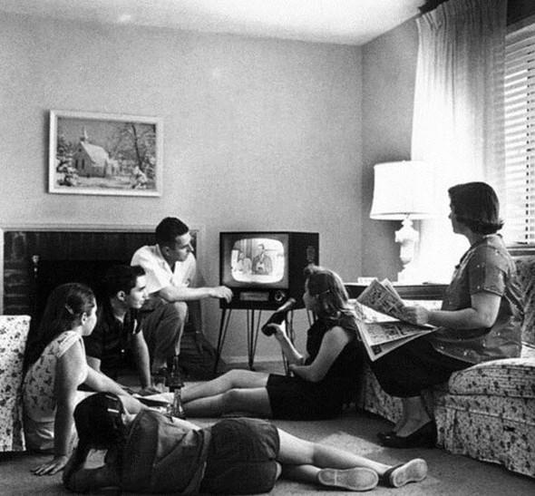 Renkli televizyonun piyasaya ilk kt yllarda dile getirilen ve dayana olmayan bir iddiadr.