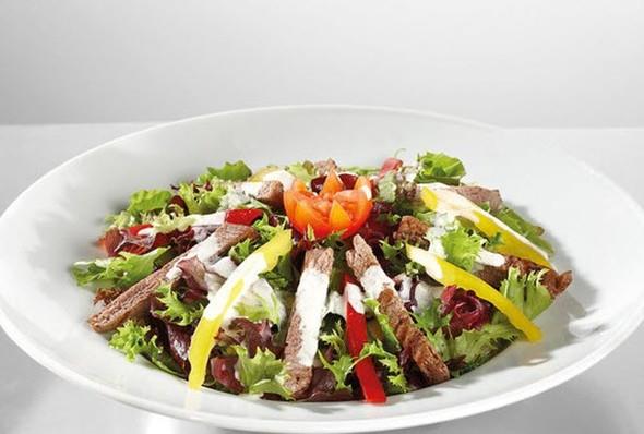 Sezar salatasnn ad nl Romal komutan Jl Sezar&#8217;dan gelir.