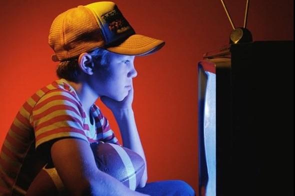 Televizyonu yakndan seyretmek gzleri bozar.