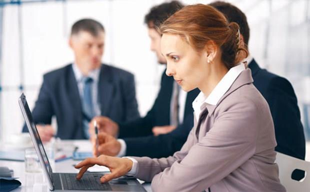 LKOKUL AINA KADAR  <br>    Anne olan kadn ii, ocuu mecburi ilkretim ana gelene kadar herhangi bir zaman diliminde "ksmi sreli" alma talep edebilecek. Bu hak iin bavuran ii einin altn belgelemek zorunda.