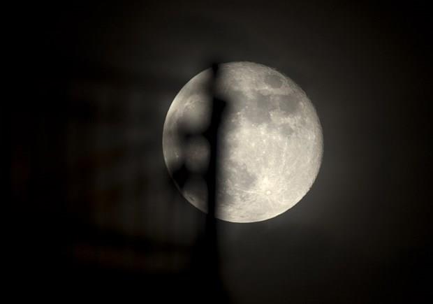 Eer yoksa yaknlarnzdaki aa gibi, yap gibi yerlere k tutarak netlemeyi salayabiliriz. Ama netlemeyi kesinlikle manuel olarak yapmak lazm, otomatik netlemeyi bu durumda kullanmamak doru sonular vermeyebilir.