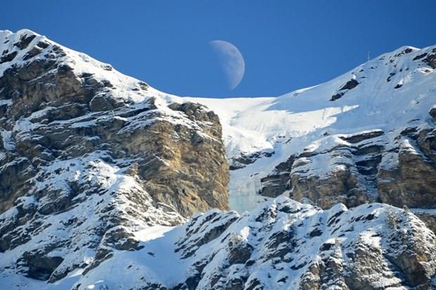 Gece ekimlerin veya yldz pozlamalarn en skntl konulardan biri netleme problemidir. Kullandnz lensin zerinde netleme halkasnda sozsuzluk iareti bulunuyorsa sorun nispeten zlm oluyor.