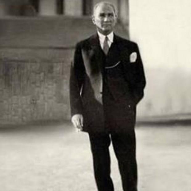 BRAHM TATLISES  <br>  Cumhuriyetimizin kurucusu Ulu nder Gazi Mustafa Kemal Atatrk' rahmetle ve saygyla anyorum. Rahat uyu Atam...