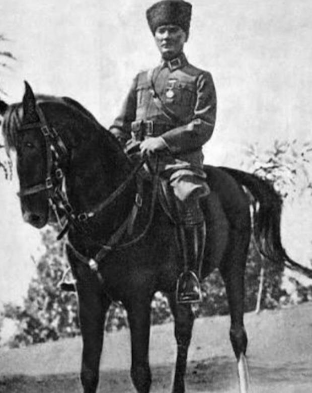 MURAT DALKILI  <br>nderliin nmze snmeyecek bi k koydu... Bizde aydnlk bitmez...