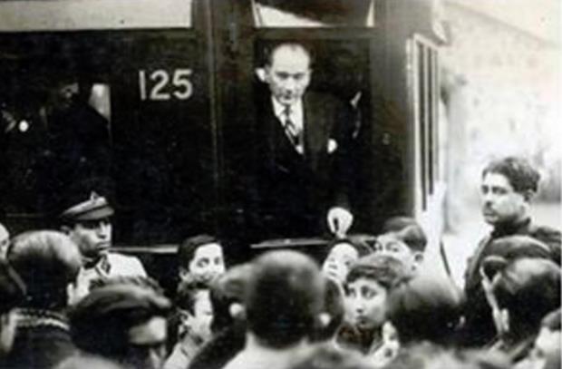 BERGZAR KOREL  <br>  Yzlerce gzel cmle yazp hepsini "onun sayesinde.." diye bitirebiliriz. Bizi hala aydnlatan gneimizi saygyla, zlemle, kranla ve minnetle anyoruz.