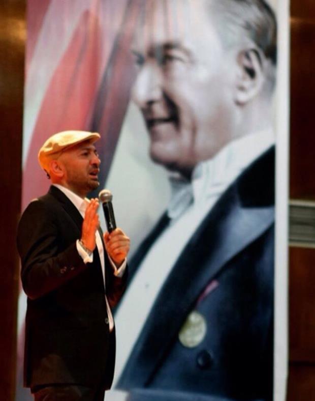 CEYHUN YILMAZ  <br>  "Nasl sylerim ldn nasl/    Bir k vurmu yzmze/<br>  Atatrk'm bakyor besbelli/  ekidzen verelim stmze&#8217;&#8217;