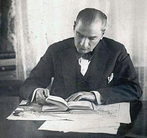 SEKN ZDEMR  <br>"Eer bir gn benim szlerim bilimle ters derse bilimi sein" M.K.Ataturk. Ozlemle aniyorum..