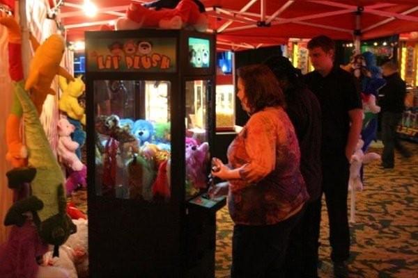 Tarihi Phil Writer, bu tarz aletlerin kullanm klavuzlarn incelemi ve olduka artc bir ey kefetmi. yle ki; bu tarz makineler sadece kar ettikten sonra bizlere o 'kazandmz' zannettiimiz oyuncaklar veriyor.