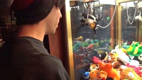 Bizden istedikleri paray aldktan sonra, her 21 denemeden sadece bir tanesinde g tam kapasite alyor ve o 'talihli' kazanyor. Fakat hemen umutlanmayn. Zira bu oyunu art arda 21 kere oynasanz bile ne zaman kazanacanz garanti deil. nk bu g rastgele veriliyor. Yazlm yle bir programlanm ki, bizi kazanabileceimize inandrp sonra kaybettirerek bir kez daha denememizi salyor.