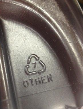 3 rakam PVC polivinil klorid iermektedir. Stre folyo, d mekanda kullanlan eyalar, plastik pipo, zemin malzemesi, du perdeleri, effaf ve kabartmal plastik ambalajlarda kullanlr, zararldr.