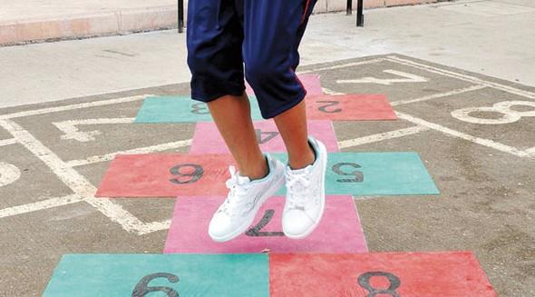 Mahallede herkesin severek oynad sek-sek.