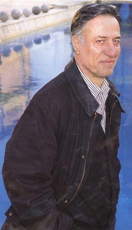 Recai Kutan<p>  "Sinema hayatnda yerinin doldurulmas zor olan merhum sanatmza Cenab- Hak&#8217;tan rahmet, ailesine, tm sevenlerine sabr ve basal diliyorum"  <p><p>  Murat Skmenolu:<p>  "Trk sinemasnn usta sfatna layk oyunculardan biri olan Sayn Sunal, izdii kompozisyonlarla hafzalarda nemli bir yere sahiptir. "  <p><p>  Hlya Koyiit:<p>  "Biz beraber hi oynamadk ama kzm Glah&#8217;la oynamt. O duyduu zaman kahrolacak."