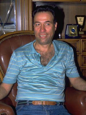 Gksel Arsoy:<p>  "...ok takdir ettiim, ok beendiim, hakikaten Trk sinemasna damgasn vurmu, halkn sevgisini kazanm, gnlne girmi olan ok byk bir sanatyd."<p><p>    Mjdat Gezen:<p>  Kemal Sunal&#8217;n lmyle ok yakn bir arkadan ve kardeini kaybettiini&#8220; syledi.    DSP Milletvekili AL:  "lmn tabii ki beklemiyorduk. Yine bir komiklik, srpriz yapt. Allah rahmet eylesin. ok yoruluyordu. Kemal&#8217;in iinde her zaman frtnalar kopuyordu. "