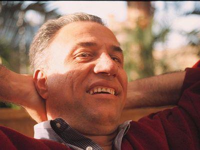 Usta sanat 3 temmuz gn aralarnda olu Ali Sunal, Ali zgentrk ve Cem Davran'n da bulunduu ekiple birlikte Atatrk Havaliman'na geldi.