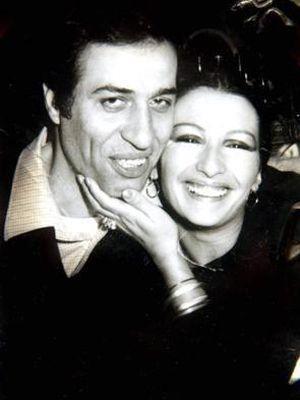 Ei ile gzlerden uzak mutlu bir evlilik yaayan Kemal Sunal seviyeli zel hayatyla da Trk Halknn beenisini topluyordu.