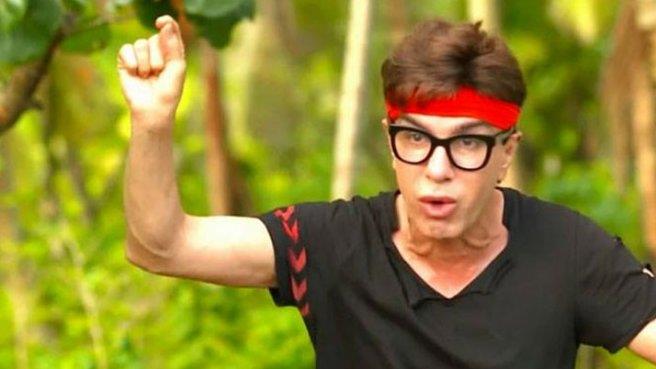 Akay, &#8220;Bence Survivor&#8217;da bu senenin birincisi Ylmaz Morgl. 82'li olan Morgl, 87'de Amasya Ordu Evi&#8217;nde askerlik yapm. Morgl&#8217;den korkun.