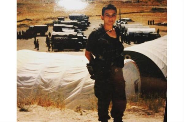 Nihat Doan askerlik fotorafn "askerlik zaman Tunceli mazgirt bulgurcular yl 1999" notuyla paylat.