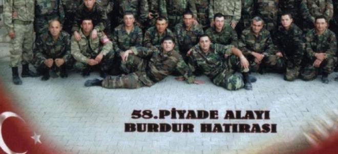 KEREM BURSN Gnei Beklerken dizisiyle tannan Kerem Bursin'in hayranlar internet zerinden baarl oyuncunun askerlik fotorafn paylat.