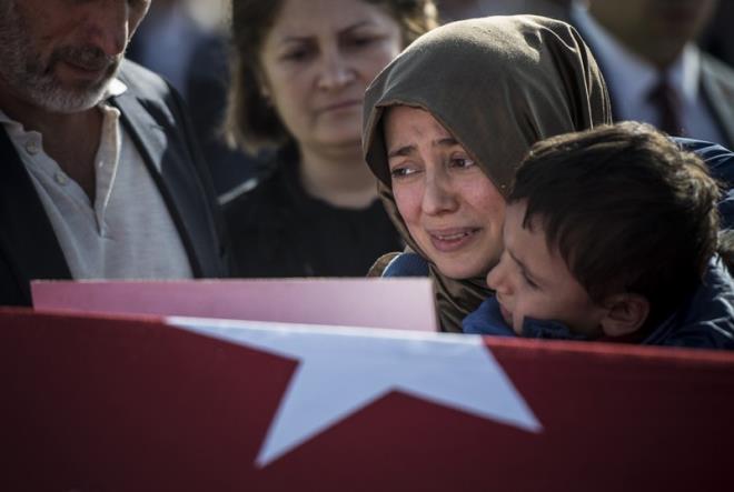 Mardin Valisi Mustafa Yaman, trende yapt konumada, hayatnn en zor konumasn yaptn belirterek, ehidin ailesine, yaknlarna ve Trk milletine basal diledi.