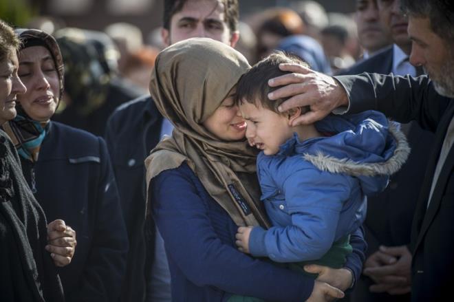 Trene, Gaziantep Valisi Ali Yerlikaya ve Kilis Valisi smail atakl ile askeri ve mlki erkan katld.