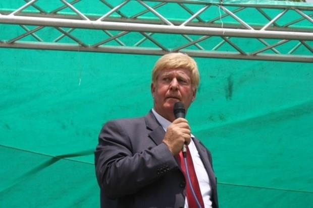 Ancak daha sonra kan belediyeler yasas ile 2014 ylnda Kprba beldelikten dnce Topu'nun da bakanlk serveni 10 yln ardndan sona ermi oldu. Gemi yllarda filmlerde de rol alan Trump gibi bir dnem Topu da film ve dizilerde oynad.