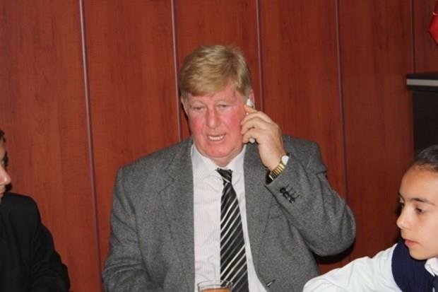 Donald Trump gibi giyimine ve salarna ok nem verdiini belirten ve grd ilginin kendisini mutlu ettiini kaydeden Topu; "Salarnn yllardr ayn model. Ben Trump' grmeden nce de sam ocukluumdan, genliimden beri de byle. Giyimimde tesadf deil ben genelde takm elbise giyiyorum.