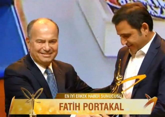 EN Y ERKEK HABER SUNUCUSU: FATH PORTAKAL (FOX TV)<br>  FATH PORTAKAL&#8217;A DLN HRRYET GAZETES GENEL YAYIN YNETMEN SEDAT ERGN TAKDM ETT