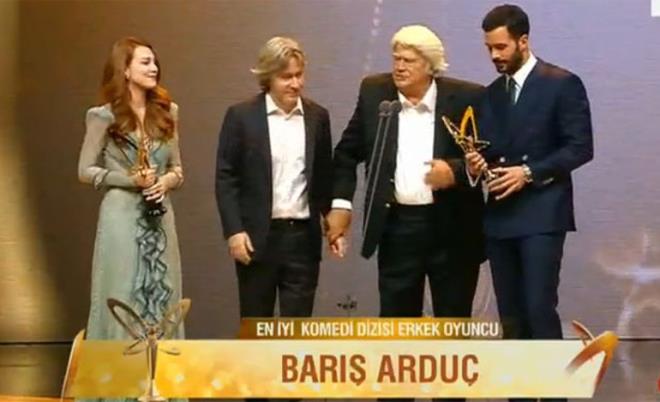 EN Y KOMED DZS KADIN OYUNCU: ELN SANGU (KRALIK AK-STAR TV)<br>  USTA AKTR CNEYT ARKIN DL BYLE TAKDM ETT