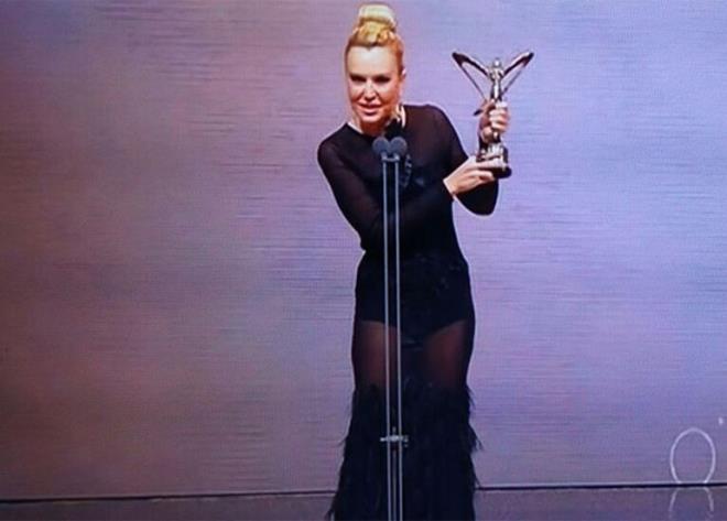 EN Y GNDZ KUAI: KISMETSE OLUR (KANAL D)<br>    DL SUNUCU SEDA AKGL, DERYA BAYKAL&#8217;IN ELNDEN ALDI