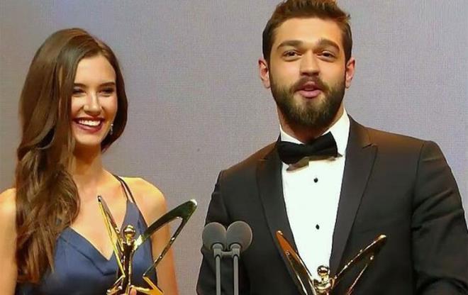 EN Y DZ FT: FURKAN ANDI &#8211; LEYLA LYDA TUUTLU (TATLI NTKAM &#8211; KANAL D)<br>  NL OYUNCULAR DL GLBEN ERGEN&#8217;N ELNDEN BYLE ALDI