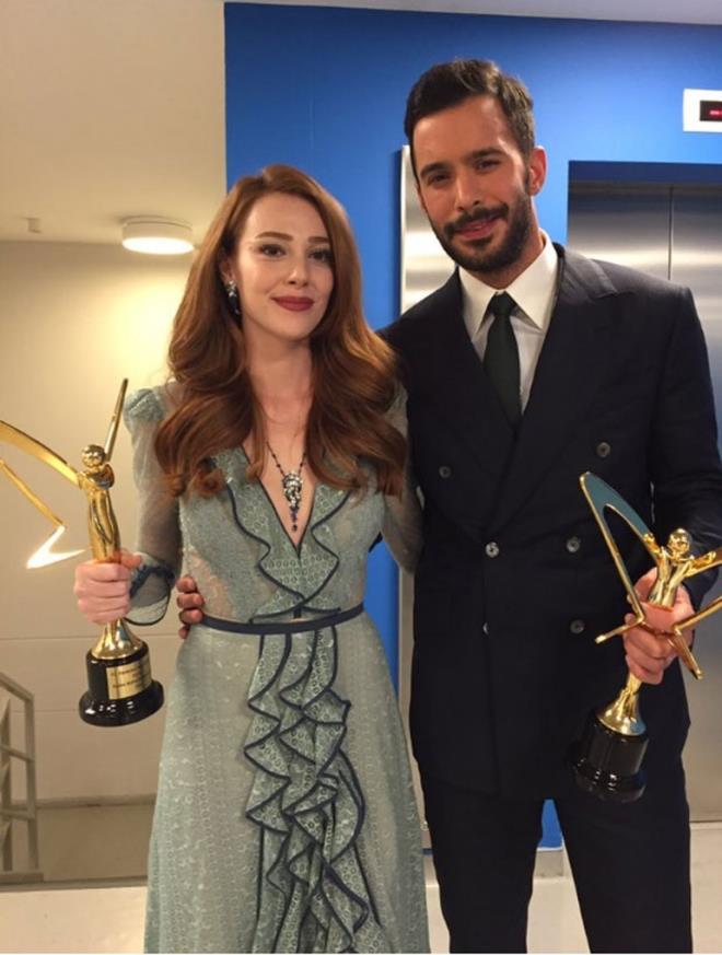 EN Y KOMED DZS ERKEK OYUNCU: BARI ARDU (KRALIK AK-STAR TV)<br>  BARI ARU, DLN CNEYT ARKIN&#8217;IN ELNDEN ALDI