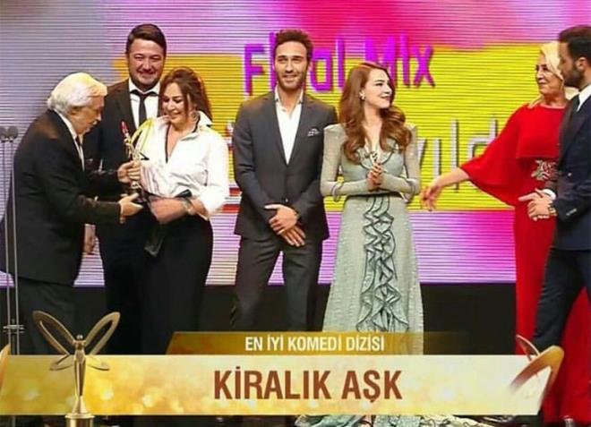 EN Y KOMED DZS: KRALIK AK (STAR TV)<br>  SEVLEN DZ KRALIK AK&#8217;IN DLN BTN EKP HEP BRLKTE MJDAT GEZEN'N ELNDEN ALDI