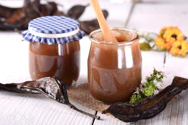 Keiboynuzu, 5-10 metre boyunda, kn yapraklarn dkmeyen, srekli yeil olan, yaz aylarnda yeil renkli iekler aan, siyah boynuz eklinde meyvelere sahip bir aatr. te keiboynuzu pekmezinin 10 faydas..