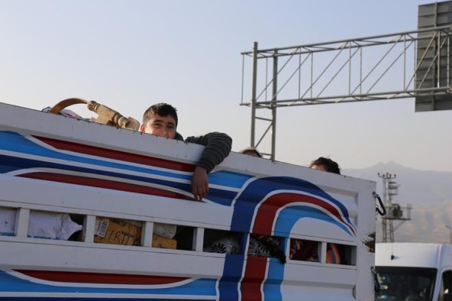 Kente dnenler, PKK'l terristlerin kente verdii zarar grdklerinde byk aknlk yaarken, aylar sonra kavutuklar yaknlar ile hasret gideriyor.