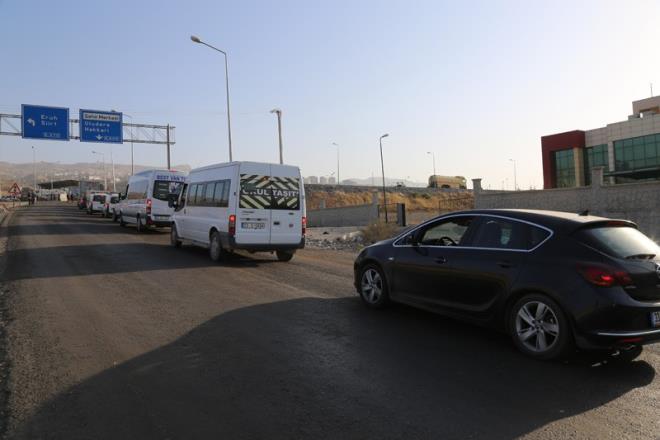 rnak niversitesi rencileri de otobslerle Mehmet Emin Acar Kampsne giderek eitime balad.