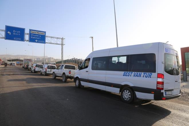 Sokaa kma yasann ksmen kaldrld kentte renciler aylar sonra okullarna, retmenlerine ve ok zledikleri arkadalarna kavutu.