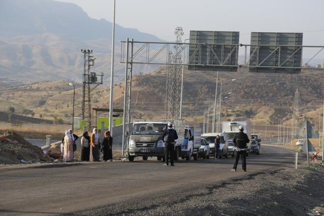 Terr saldrlar nedeniyle baz okullarn kullanlamaz hale geldii kentte hasar grmeyen okullarda bugn ders zili ald.