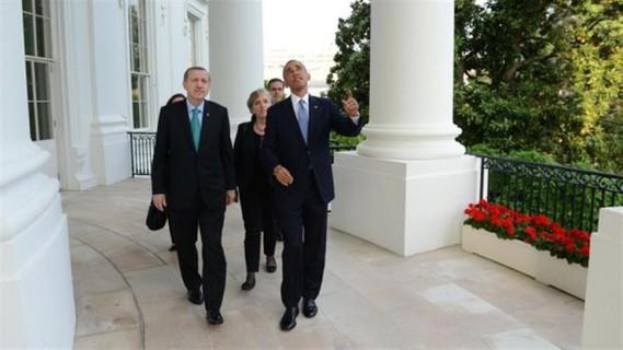 2- LDERLK: Obama; zirvede, az rakipli, devrini yitirmeye yz tutmu bir lkenin bakandr. Erdoan'sa zirve yolunda, ok rakipli, devrini yakalam bir lkenin babakan