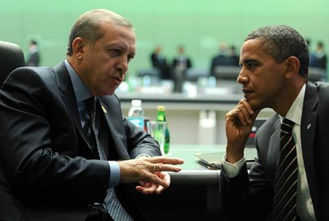 30- HAYAT: Obama 52, Erdoan 59 yandadr. kisi de evlidir ve iki kzlar vardr (Erdoan'n iki de olu var). kisi de genlik yllarnda aktif spor yapt. Obama basketbol, Erdoan'sa futbol oynad. Obama hukuk, Erdoan iktisat eitimi ald.
