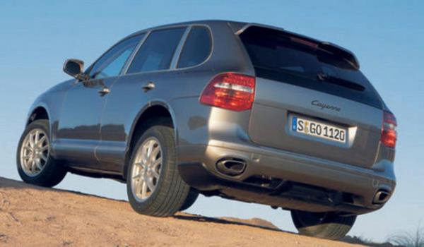 <p>28- PORSCHE CAYENNE V6</p> Cayenne'in balang seviyesi, benzinli V6 motoruyla 13.0 lt/100 km tketirken bu snftaki en ekonomik seenek.