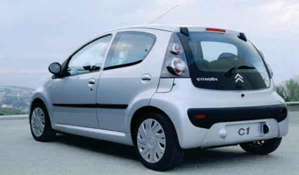 <p>1- CITROEN C1</p> 1.0 Kk snfta 4.1 lt/100 km yakt tketimiyle en cimri otomobil.