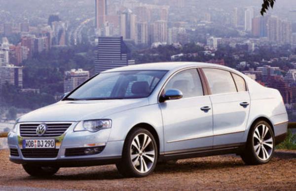 <p>22- VW PASSAT 1.4 TSI</p> Orta snfta en geni motor ve donanm seeneini sunan 122 HP'lik Passat'n 1.4 TSI' ortalama 6.6 lt/100 km benzin tketim deerine sahip.