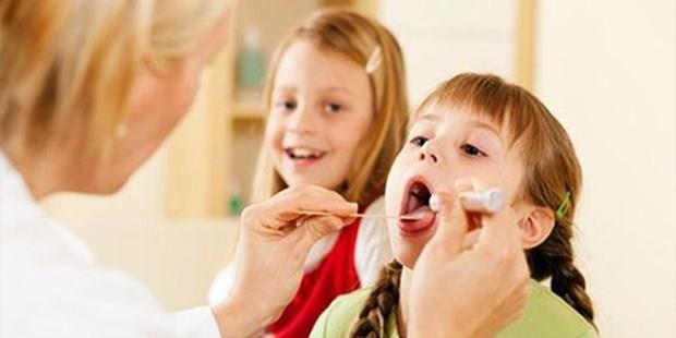 Souk algnl: Sonbahar ve k aylarnda gerek ocuklarda gerekse yetikinlerde en sk grlen ve virslerle oluan hafif seyirli bir hastalk. Tedavisinde antibiyotiklerin yeri olmamasna ramen, antibiyotik kullanmnn sk kontrolde olduu Amerika&#8217;da bile hastalarn yzde 50&#8217;sine antibiyotik tedavisi uygulanyor. Haprma, boazda yanma, ar, karncalanma, burun aknts ve tkanklk ile ksrk en sk grlen belirtileri. Souk algnlna kar korunmak iin el hijyenine dikkat etmek, salkl ve dzenli beslenmek, zellikle C vitamini ieren sebze ve meyveleri ihmal etmemek, kapal ve kalabalk mekanlardan olabildiince kanmak, uykusuz kalmamak nemli.